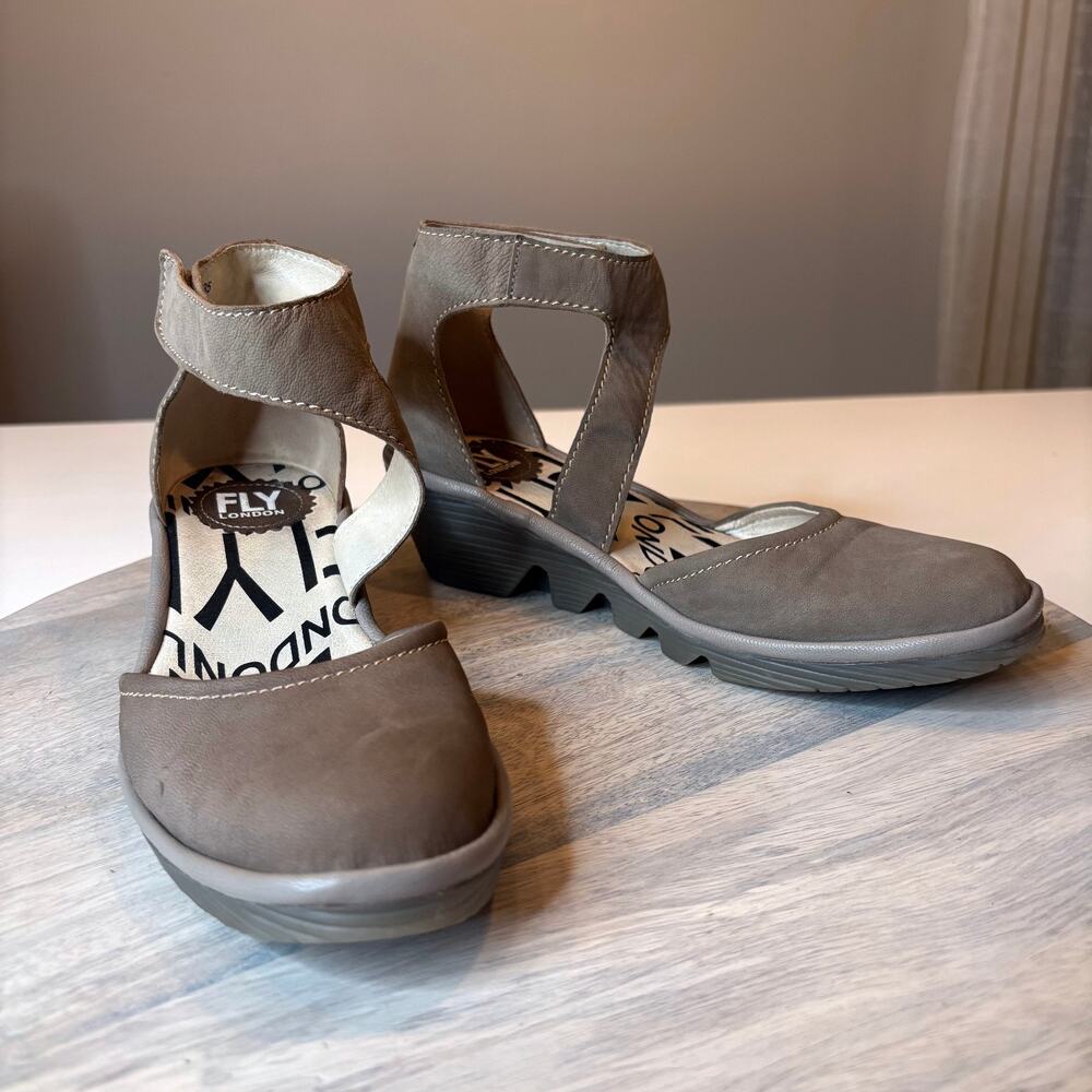 Fly London Piat Taupe Suede Leather Wedge Mary Jane Shoes EU 37 US 6.5 – 7